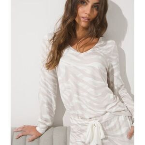 Soma WKND Weekend Sunday Lounge Zebra Print V-Neck Long Sleeve Top Size Large